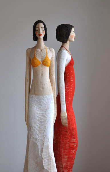 Rotes Kleid, ohne Titel, Linde, Pigment, 2010, 195 cm