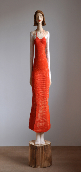 Rotes Kleid, Linde, Pigment, 2010, 190 cm